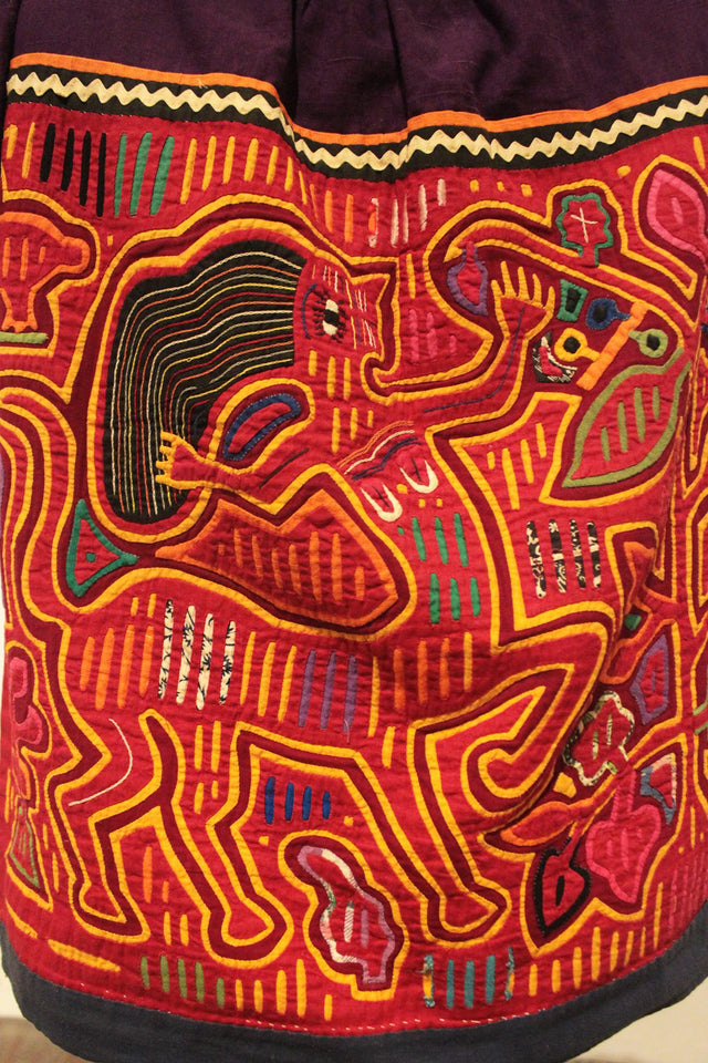 DO YOU RECOGNIZE THIS TRADITIONAL TEXTILE?