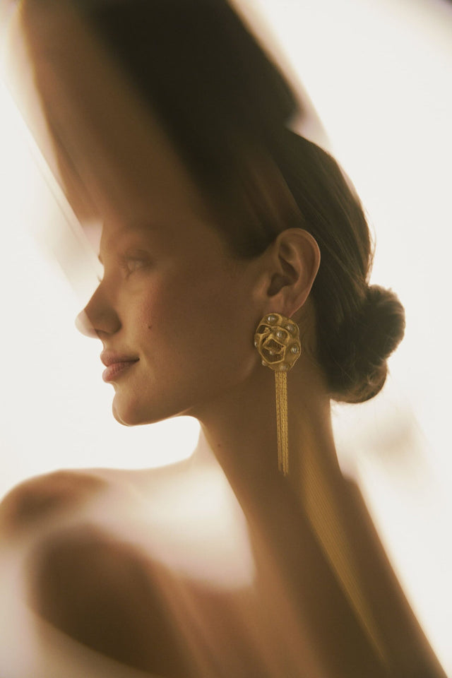 ACACIA EARRINGS WITH PEARLS AND CHAINS
