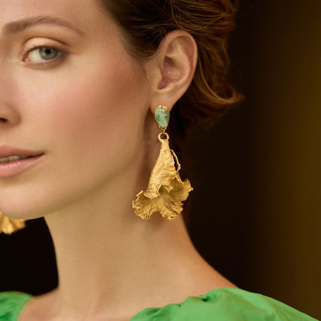 Labellum And Rough Emerald Earrings