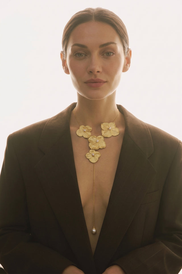 COLLAR HORTENSIAS Y PERLAS