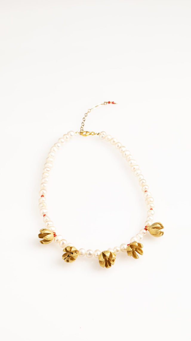 COLLAR CORTO SEMILLAS DE ENEBRO Y PERLAS