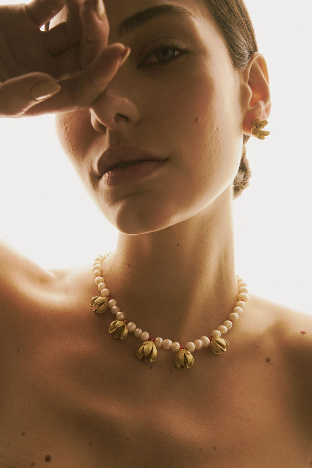COLLAR CORTO SEMILLAS DE ENEBRO Y PERLAS