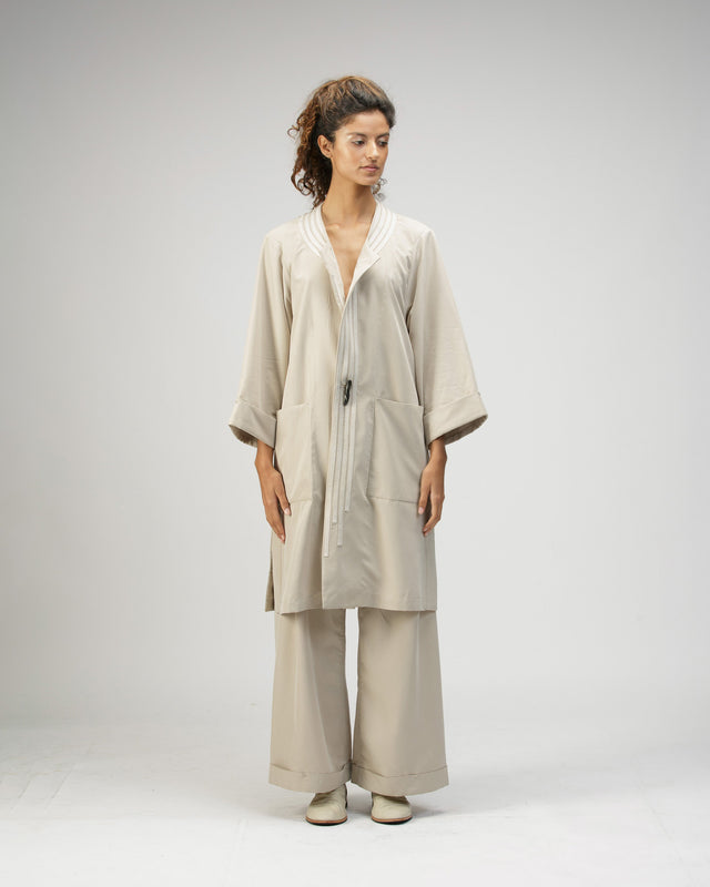 Kimono Quimbaya en lino avena de A New Cross, vista frontal