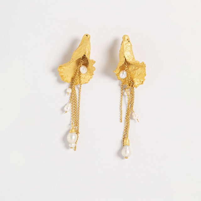 LABELLUM EARRINGS WITH CHAINS AND PEARLS