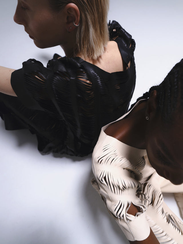 Camiseta Cachipay - Andrea Landa - Negro detalle 2