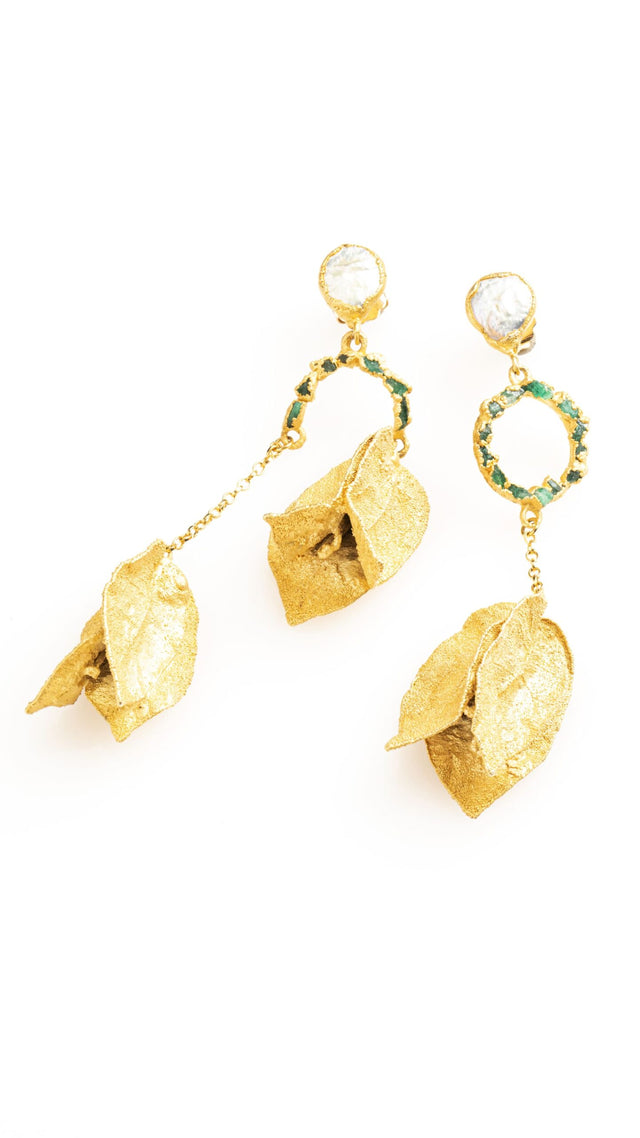 ARETES ASIMÉTRICOS BUGANVILIA MINI, PERLAS Y ESMERALDA EN BRUTO