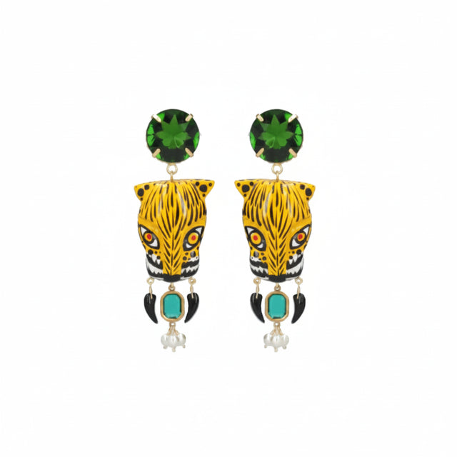 Aretes Guardián de Mercedes Salazar con tigres tallados y pintados a mano, cristales, perlas y bronce dorado