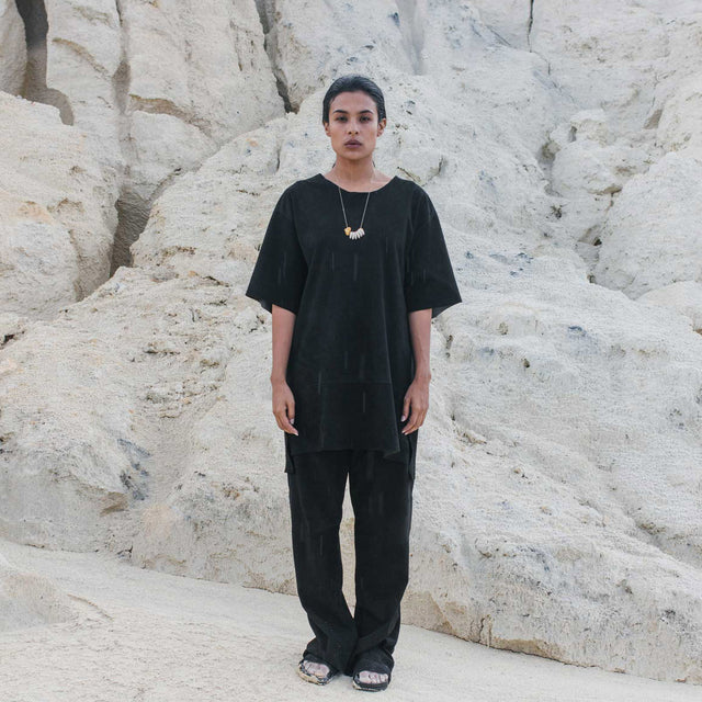 Reversible T - Black Suede