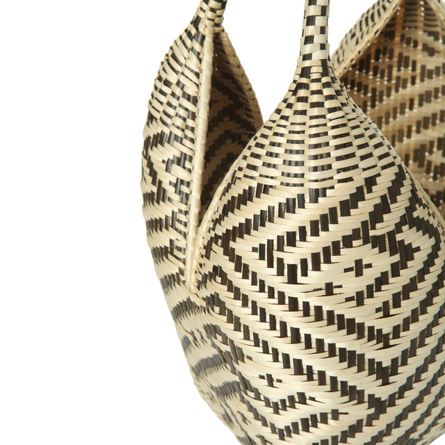 4 Tetas Basket - Black and White