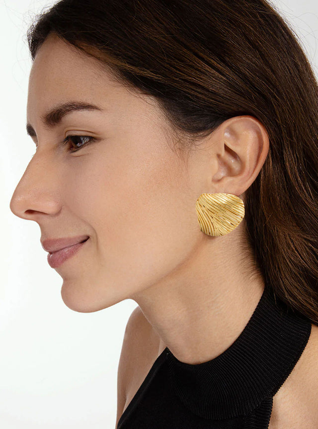 Maxi Shell Studs