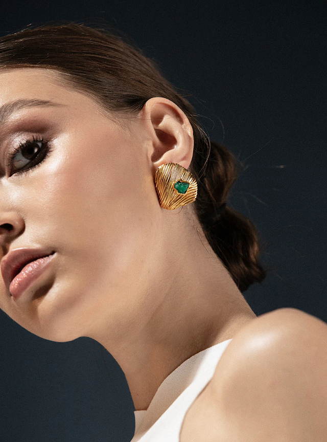 Maxi Shell Studs W/ Emeralds