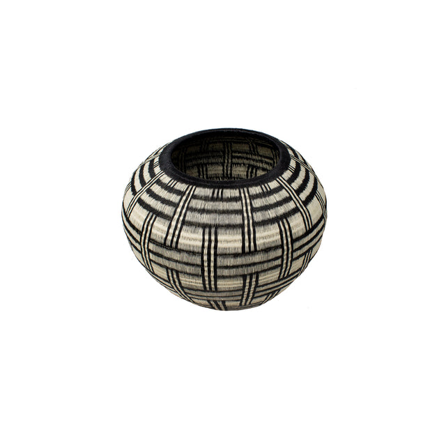 Werregue Black and White Vase