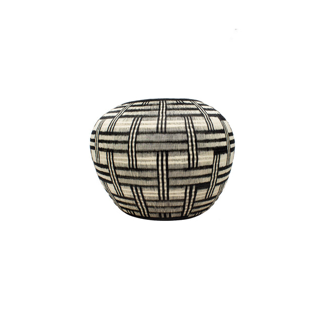 Werregue Black and White Vase