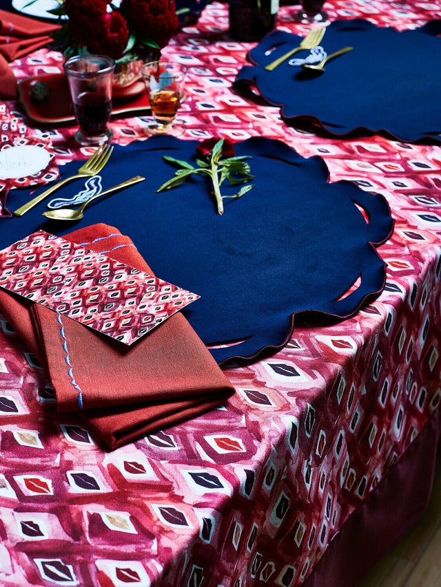 Lips Vino Tablecloth