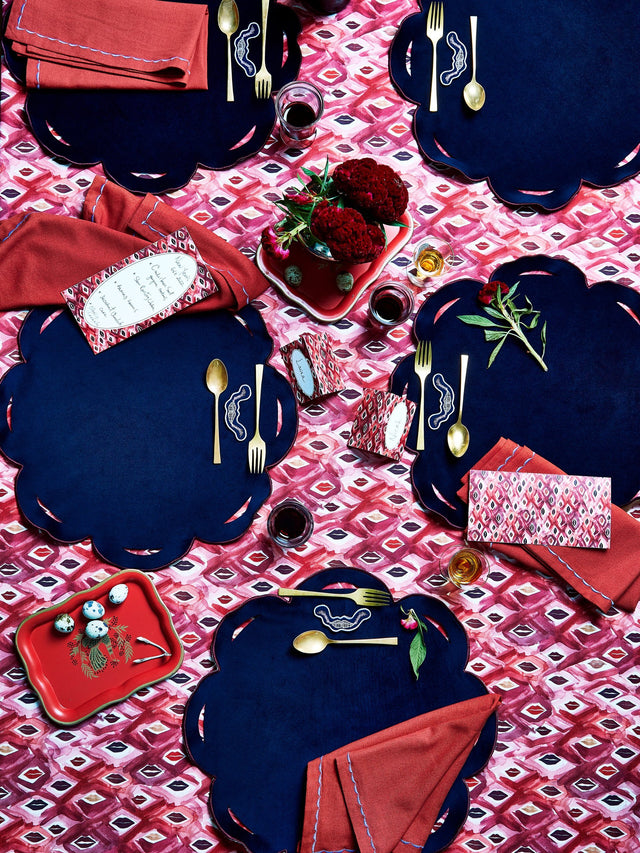 Lips Vino Tablecloth