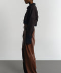 Bomber Granito by Andrea Landa, view of the wide leg