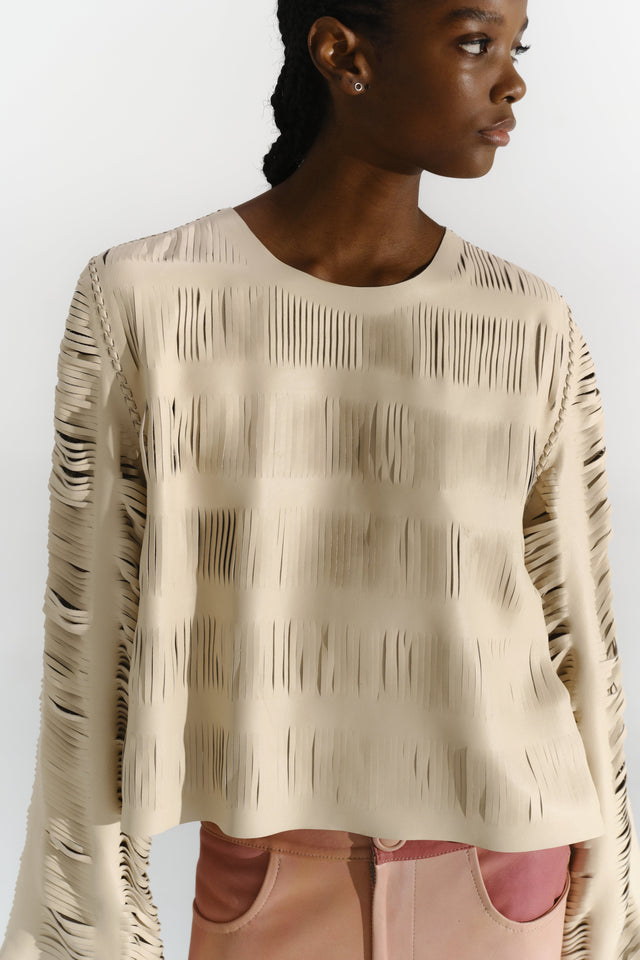 Sweater Tatacoa by Andrea Landa in Bone, view of the cut technique