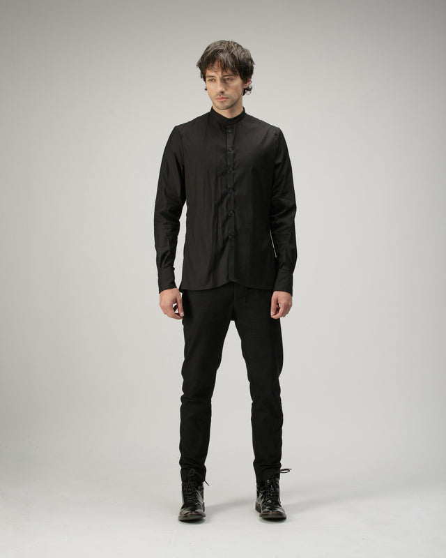Camisa Slim negra en algodón de A New Cross con cuello nehru, vista frontal