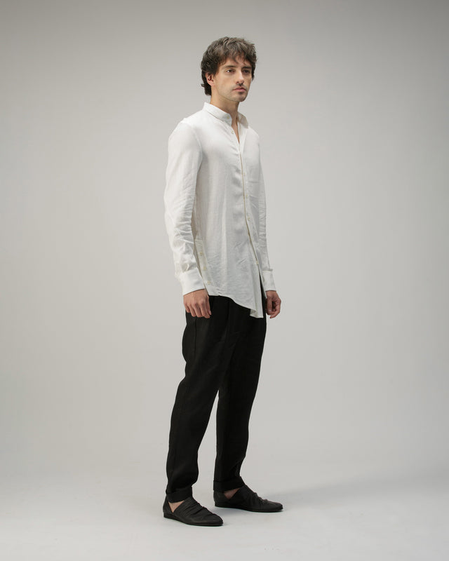 Camisa Tornado marfil A New Cross, vista lateral del patrón en giro