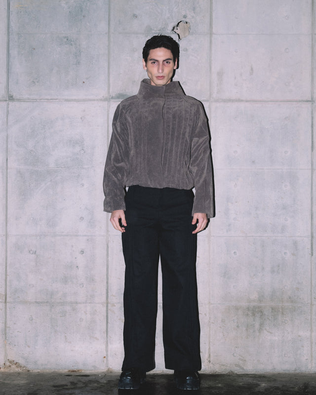Zaire Jacket de MateriaCruda, detalle de las alforzas verticales en la espalda