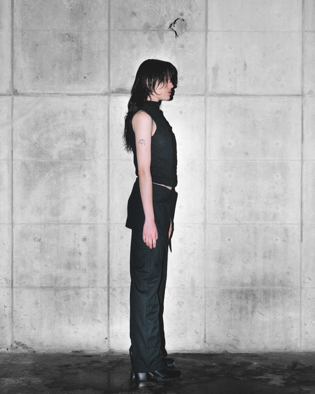 Aster Shirt de MateriaCruda, textura y profundidad de la construcción