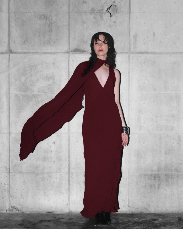 Elara Dress de MateriaCruda, escote en V profundo