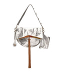 Bolso Lucia de cuero plata con fleco largo hecho a mano por artesanos colombianos, Patricia Mejía