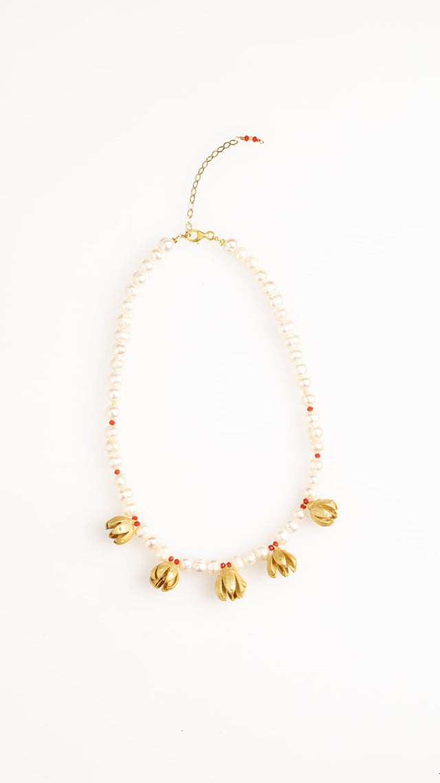 COLLAR CORTO SEMILLAS DE ENEBRO Y PERLAS