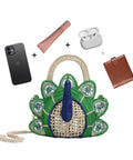 Detalle de la Cartera Pavo Real de Mercedes Salazar en rafia