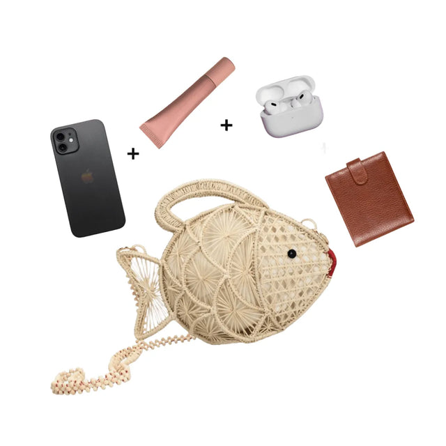 Detalle de la cartera Doris de Mercedes Salazar en rafia