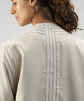 Kimono Quimbaya avena A New Cross, silueta amplia en movimiento