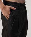 Pantalón de lino negro A New Cross, look completo