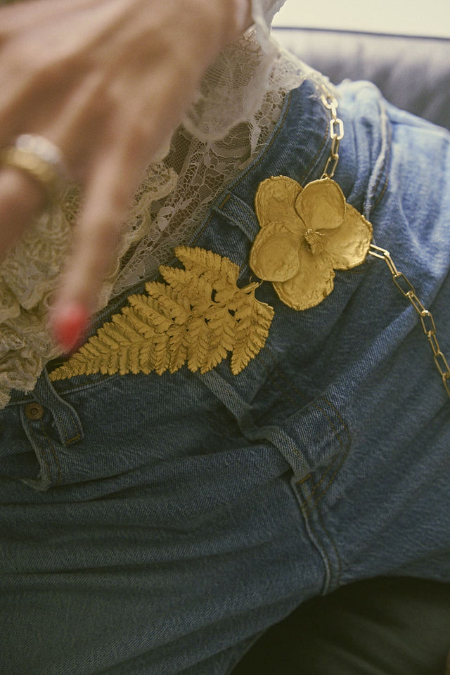 Vanda orchid and fern chain belt
