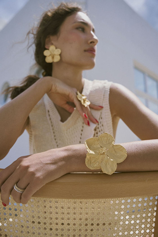 ARETES VANDA STUDS