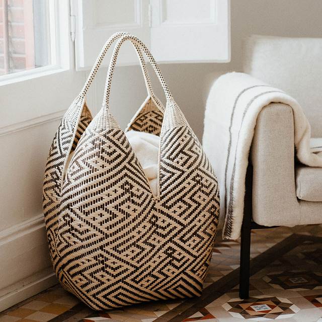 4 Tetas Basket - Black and White